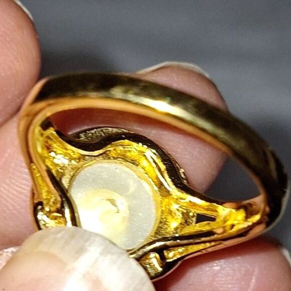 A SETA Women's Cocktail Ring Gold Tone Rhinestone Faux Pearl Elegant Size 9 - Picture 7 of 7